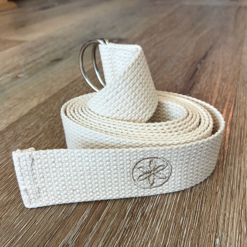 GAIAM White Canvas D-Ring Belt Embroidered Logo Yoga Casual Unisex 73.5”
